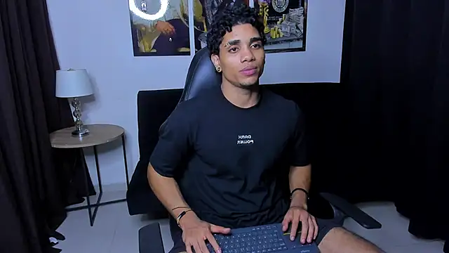 Snapshot of Dustyn_Michelle1 chatting on 28, 2, 2026 Dustyn Michelle1 online show from 28, 2, 2026