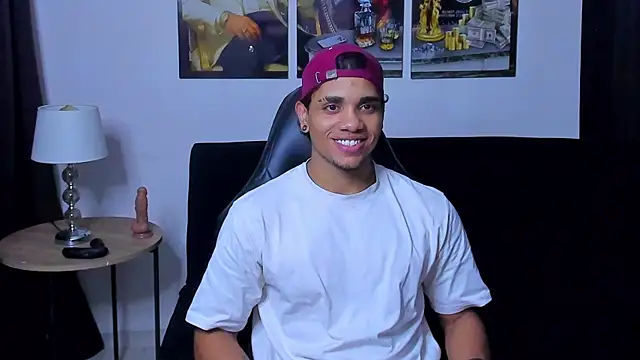 Snapshot of Dustyn_Michelle1 chatting on 4, 3, 2026 Dustyn Michelle1 online show from 4, 3, 2026