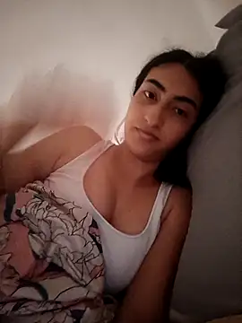 Snapshot of LindaRojas chatting on 17, 12, 2025 LindaRojas online show from 17, 12, 2025