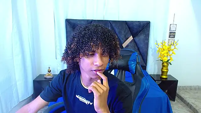 Snapshot of angelll18_ chatting on 9, 7, 2026 angelll18 online show from 9, 7, 2026