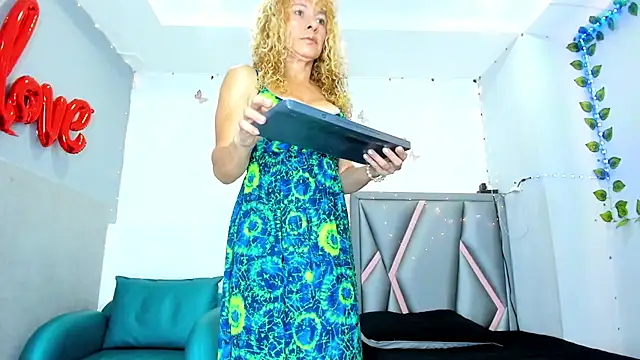 Esterlindez online show from 30, 7, 2026