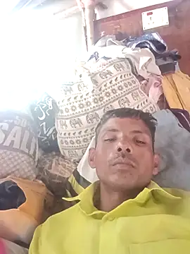 Snapshot of Akash32y chatting on 15, 12, 2025 Akash32y online show from 15, 12, 2025