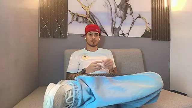 Snapshot of DAVIN_01 chatting on 17, 12, 2025 DAVIN 01 online show from 17, 12, 2025