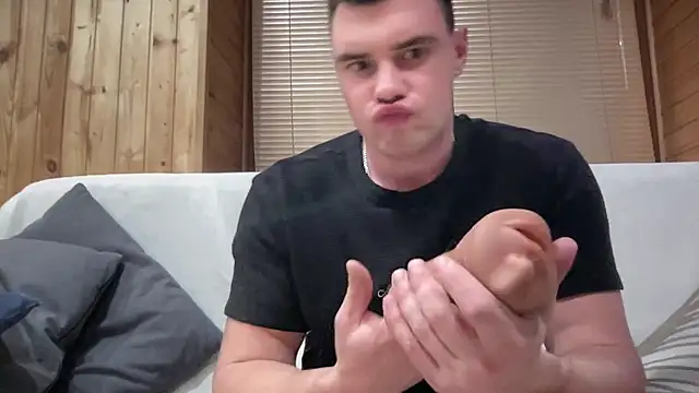 Snapshot of Ronnie_Power chatting on 15, 12, 2025 Ronnie Power online show from 15, 12, 2025