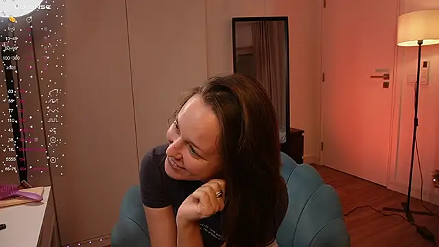 Snapshot of NeonDream_ chatting on 17, 12, 2025 NeonDream online show from 17, 12, 2025