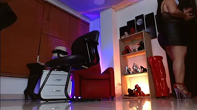 paola xm online show from 26, 11, 2025