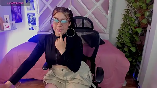 Snapshot of Sraemma chatting on 17, 12, 2025 Sraemma online show from 17, 12, 2025