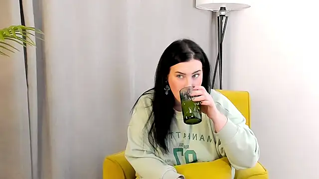 Snapshot of EvonVang chatting on 18, 12, 2025 EvonVang online show from 18, 12, 2025