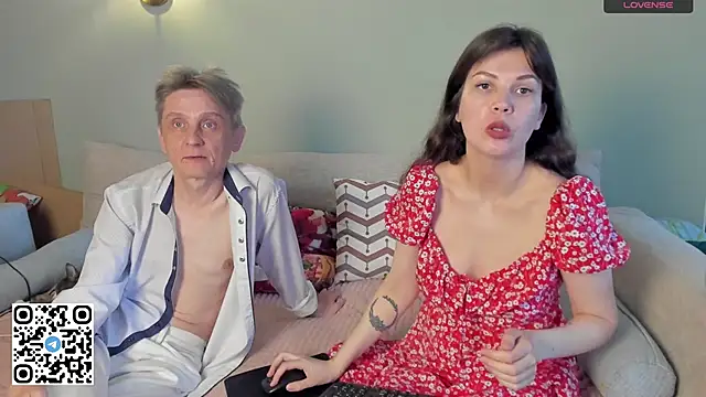 Snapshot of WeliosCouple chatting on 17, 4, 2026 WeliosCouple online show from 17, 4, 2026