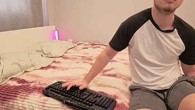 Pearl couple online show from 8, 2, 2026