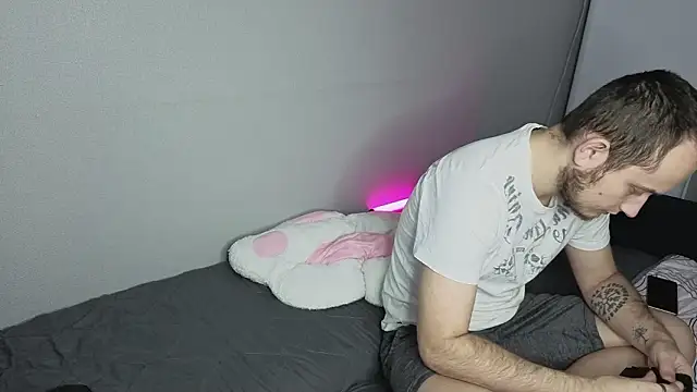 Pearl couple online show from 24, 2, 2026