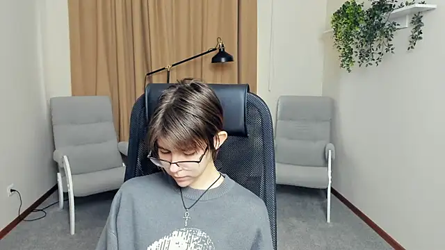 Snapshot of LeoneKonma chatting on 17, 12, 2025 LeoneKonma online show from 17, 12, 2025