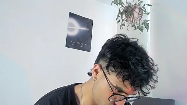 Snapshot of charlie_dicker chatting on 6, 1, 2026 charlie dicker online show from 6, 1, 2026