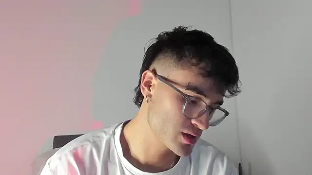 Snapshot of charlie_dicker chatting on 13, 2, 2026 charlie dicker online show from 13, 2, 2026