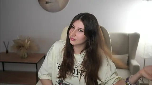 Snapshot of AudieHornback chatting on 17, 12, 2025 AudieHornback online show from 17, 12, 2025