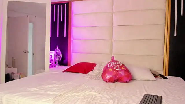 JuliMonroe19 online show from 3, 3, 2026