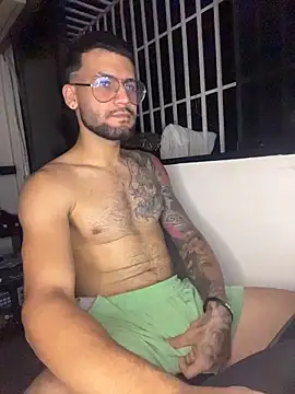 Snapshot of thedragonboyxxx chatting on 4, 7, 2026 thedragonboyxxx online show from 4, 7, 2026