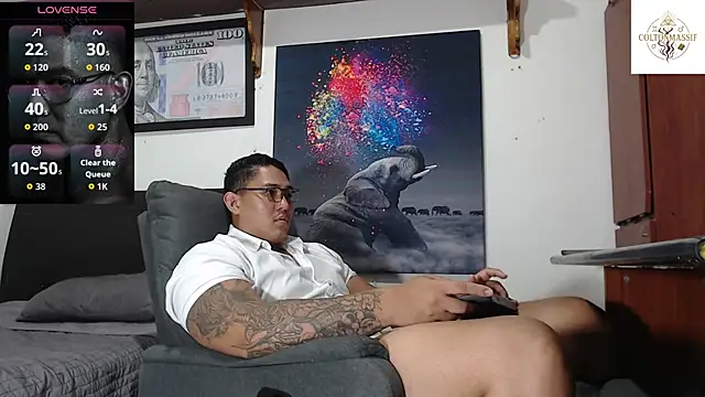 Snapshot of coltonmassiff chatting on 8, 6, 2026 coltonmassiff online show from 8, 6, 2026