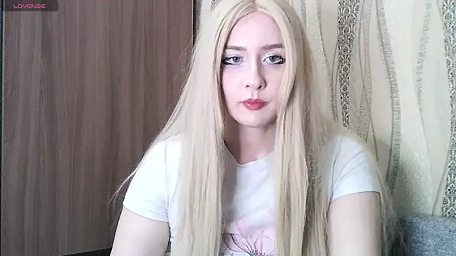 Snapshot of Nikki_Roseana chatting on 17, 12, 2025 Nikki Roseana online show from 17, 12, 2025