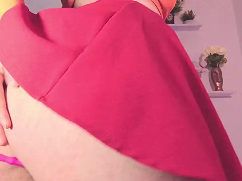 Lyra Monrroy online show from 6, 2, 2026