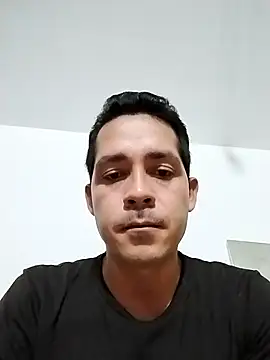 Snapshot of Chris_hot33 chatting on 18, 12, 2025 Chris hot33 online show from 18, 12, 2025