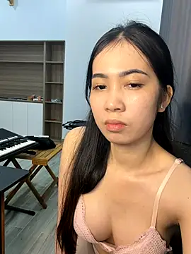 Snapshot of LINAA-KUTE chatting on 17, 12, 2025 LINAA-KUTE online show from 17, 12, 2025