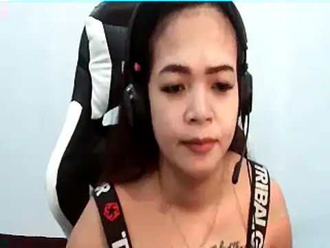 Snapshot of CleopatraLee chatting on 17, 12, 2025 CleopatraLee online show from 17, 12, 2025