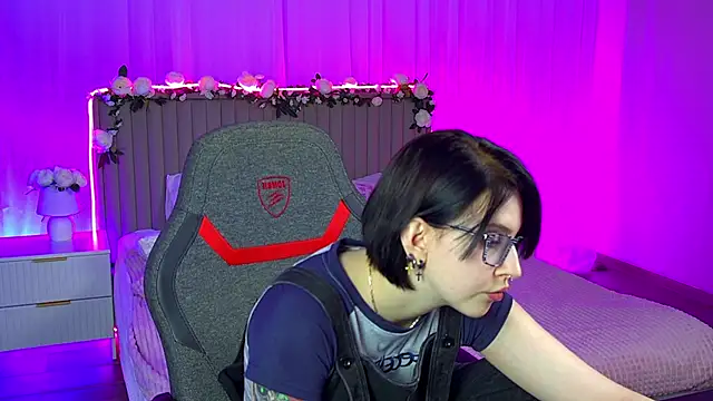 Snapshot of ElenaSomerhalder chatting on 7, 1, 2026 ElenaSomerhalder online show from 7, 1, 2026