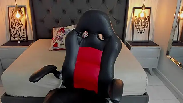 Snapshot of angelinemore chatting on 17, 12, 2025 angelinemore online show from 17, 12, 2025