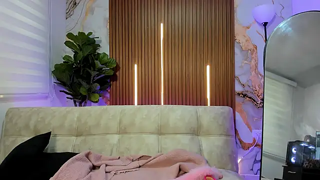 Nickie reed  online show from 22, 12, 2025