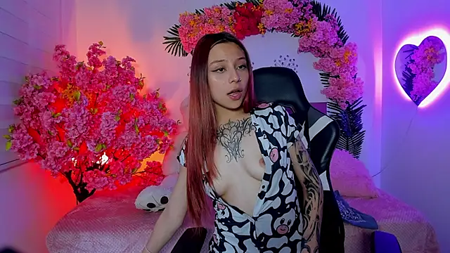 Snapshot of Nickie_reed_ chatting on 27, 5, 2026 Nickie reed online show from 27, 5, 2026