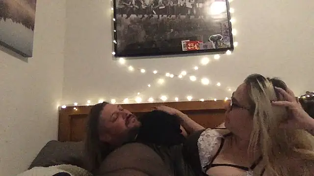 Snapshot of ControlledDesire chatting on 17, 12, 2025 ControlledDesire online show from 17, 12, 2025