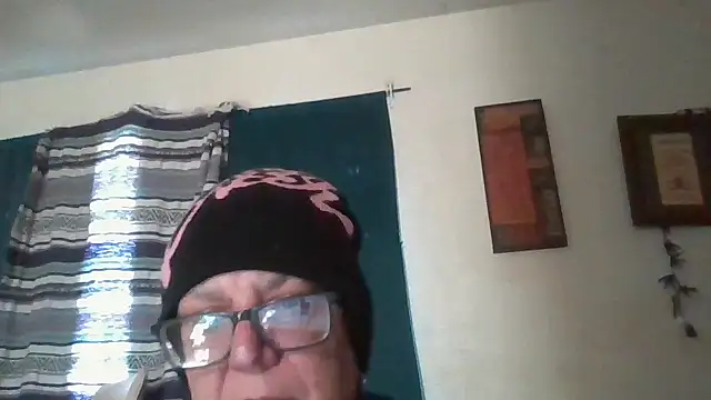 Snapshot of becky1111 chatting on 22, 4, 2026 becky1111 online show from 22, 4, 2026
