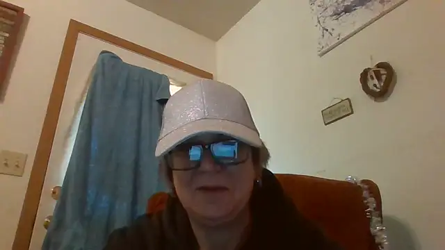 Snapshot of becky1111 chatting on 24, 4, 2026 becky1111 online show from 24, 4, 2026