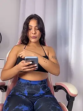 Laurapocah online show from 18, 12, 2025