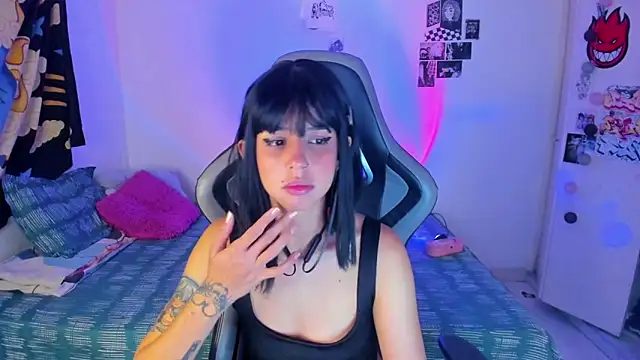 Snapshot of harakitty_ chatting on 24, 4, 2026 harakitty online show from 24, 4, 2026