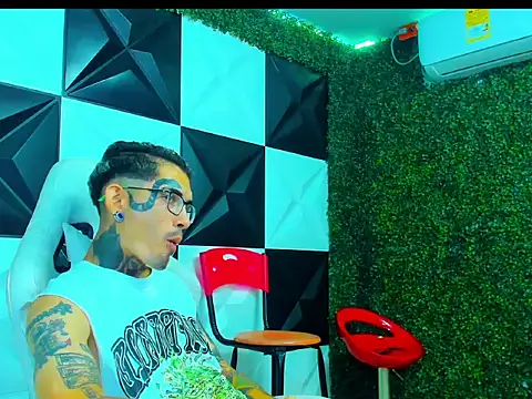 Snapshot of Boy_tatto77 chatting on 12, 3, 2026 Boy tatto77 online show from 12, 3, 2026