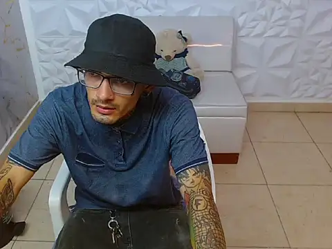 Snapshot of Boy_tatto77 chatting on 20, 3, 2026 Boy tatto77 online show from 20, 3, 2026