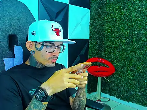 Snapshot of Boy_tatto77 chatting on 22, 3, 2026 Boy tatto77 online show from 22, 3, 2026