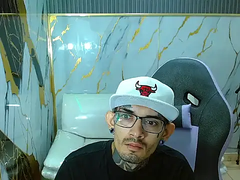 Snapshot of Boy_tatto77 chatting on 24, 3, 2026 Boy tatto77 online show from 24, 3, 2026