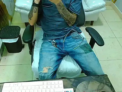 Snapshot of Boy_tatto77 chatting on 27, 3, 2026 Boy tatto77 online show from 27, 3, 2026