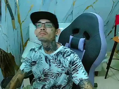 Snapshot of Boy_tatto77 chatting on 31, 3, 2026 Boy tatto77 online show from 31, 3, 2026