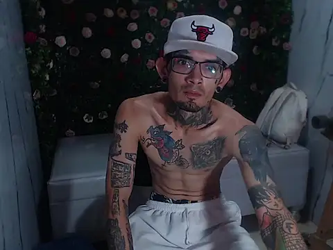 Snapshot of Boy_tatto77 chatting on 9, 4, 2026 Boy tatto77 online show from 9, 4, 2026