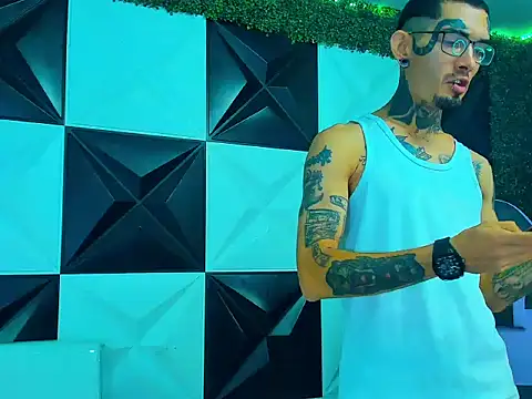 Snapshot of Boy_tatto77 chatting on 19, 4, 2026 Boy tatto77 online show from 19, 4, 2026
