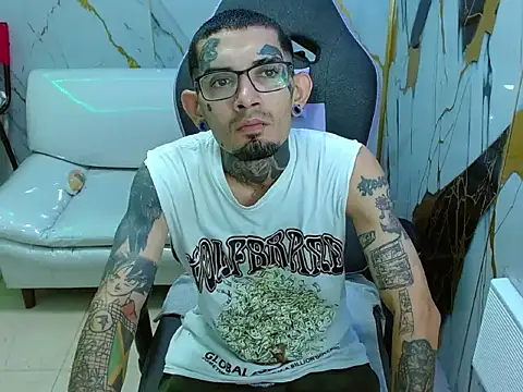 Snapshot of Boy_tatto77 chatting on 22, 4, 2026 Boy tatto77 online show from 22, 4, 2026