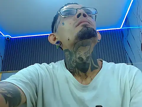 Snapshot of Boy_tatto77 chatting on 14, 5, 2026 Boy tatto77 online show from 14, 5, 2026