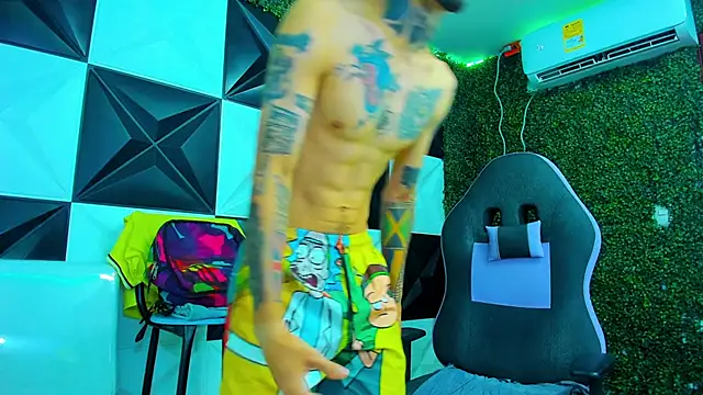 Snapshot of Boy_tatto77 chatting on 21, 5, 2026 Boy tatto77 online show from 21, 5, 2026
