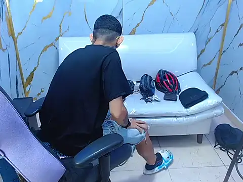Snapshot of Boy_tatto77 chatting on 16, 7, 2026 Boy tatto77 online show from 16, 7, 2026