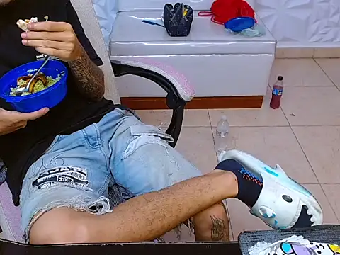 Snapshot of Boy_tatto77 chatting on 30, 7, 2026 Boy tatto77 online show from 30, 7, 2026