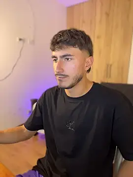 Snapshot of LIAM_COLT chatting on 8, 4, 2026 LIAM COLT online show from 8, 4, 2026